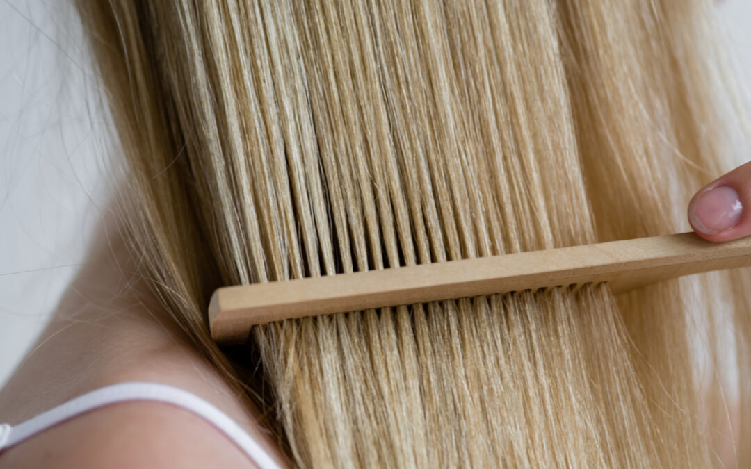 Przedłużanie włosów krok po kroku – co warto wiedzieć przed wizytą u fryzjera