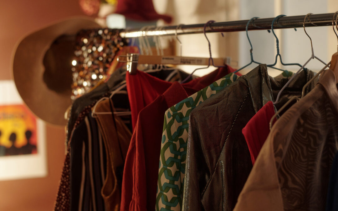 Secondhandy wracają do łask – nowy trend w świecie mody i oszczędzania