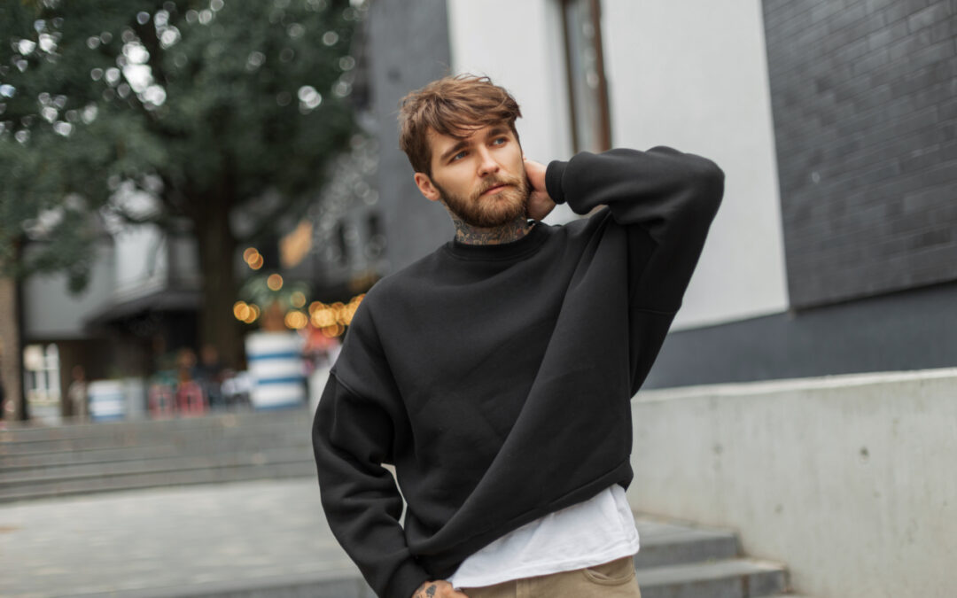 Minimalizm w garderobie – jak zbudować kapsułową szafę na jesień? (edycja męska)