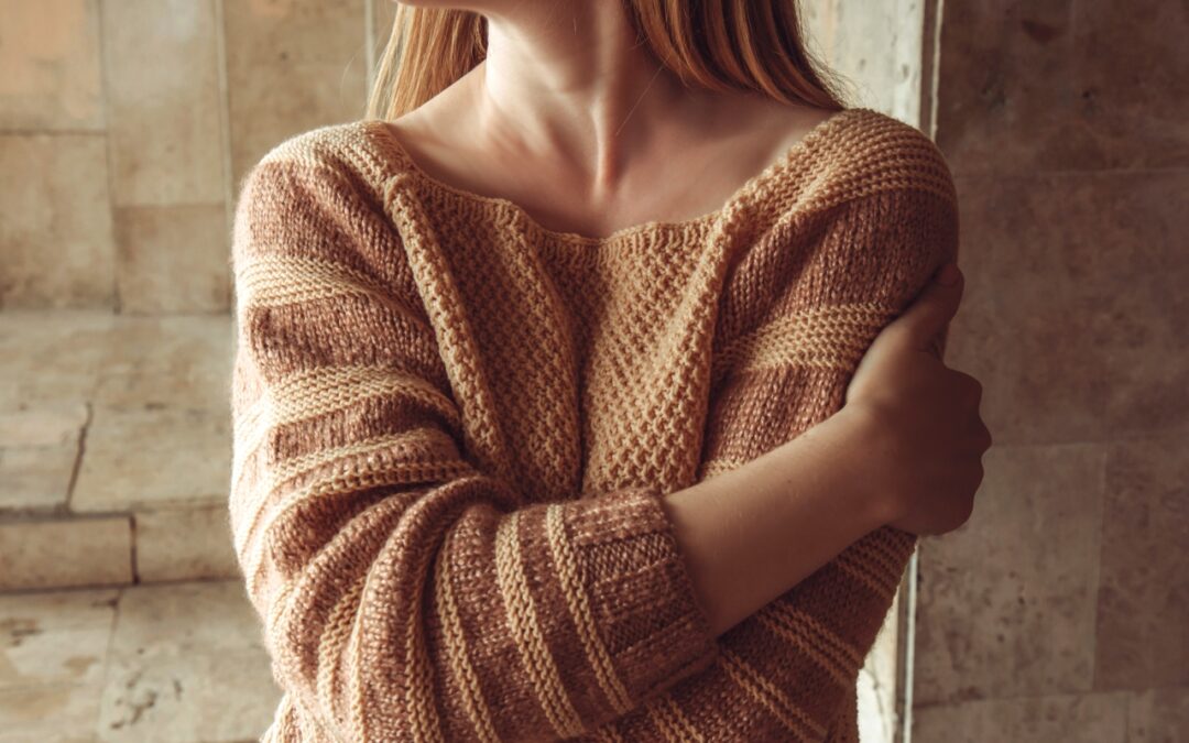 Dzianiny na wiosnę: swetry i kardigany premium, które nie tracą formy po sezonie